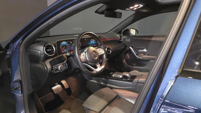 Mercedes-Benz A-KLASSE 180 AMG Line | Panorama | Camera | Carplay