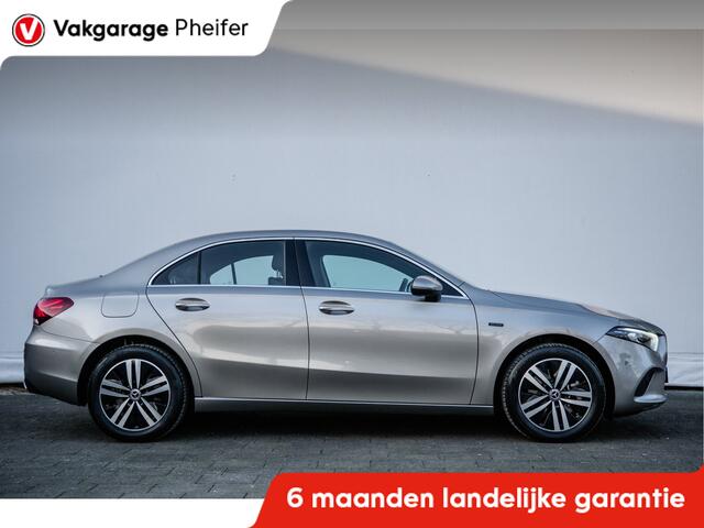Mercedes-Benz A-KLASSE 250 e 218pk Aut. Business Solution Luxury Limited Leer/ Sfeerverlichting/ Camera/ Stoelverwarming/ Dab/ Comfortstoelen