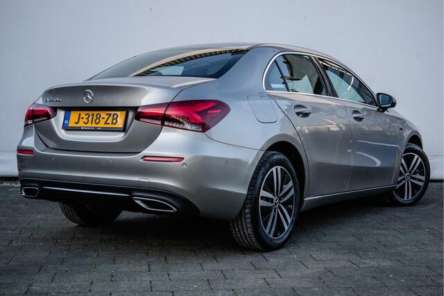 Mercedes-Benz A-KLASSE 250 e 218pk Aut. Business Solution Luxury Limited Leer/ Sfeerverlichting/ Camera/ Stoelverwarming/ Dab/ Comfortstoelen