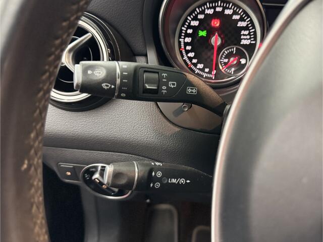 Mercedes-Benz A-KLASSE 160 Edition AMG Automaat / Camera / Groot scherm / Cruise