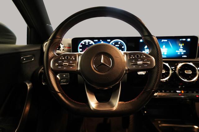 Mercedes-Benz A-KLASSE 160 Business Solution AMG | Matte lak | Virtual cockpit | Camera | Carplay | Volledig Widescreen