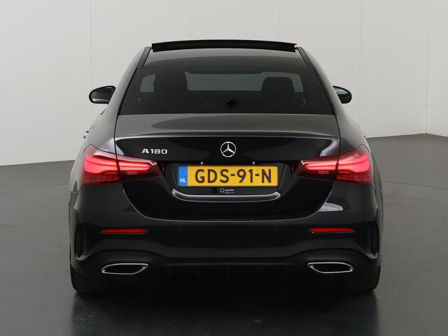 Mercedes-Benz A-KLASSE 180 AMG Line Panoramadak | 19inch LM Velegen | Multibeam led | Night pakket | Key less Go |