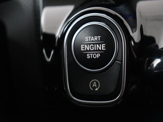 Mercedes-Benz A-KLASSE 180 AMG | Stoelverwarming | Leder/Alcantara | Sfeerverlichting | Widescreen | Full LED | Park Assist | Navigatie | Sportstoelen | Climate control | Cruise control