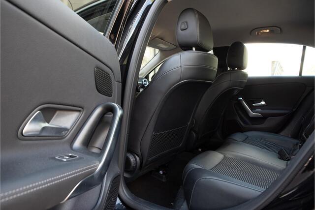 Mercedes-Benz A-KLASSE 180 Business Solution AMG Ambient Cruise Navigatie Camera Sportstoelen Leer LED 19" LMV