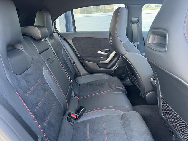 Mercedes-Benz A-KLASSE 200 AMG Line | Premium Pakket | Night Pakket | Panoramadak | MULTIBEAM LED Koplampen | Trekhaak | Dodehoekassistent | Advanced Sound System | Sfeerverlichting | Stoelverwarming | Achteruitrijcamera | Elektrisch Inklapbare Buitenspiegels