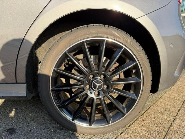 Mercedes-Benz A-KLASSE 250 e Business Solution AMG Limited BOMVOL! | PANO | BURMESTER| MEMORY STOELEN| ELEK. TREKHAAK| ADAP. CRUISE/ DISTRONIC | SFEERVERLICHTING | All season banden |