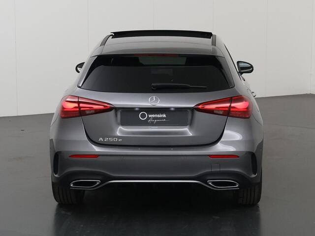 Mercedes-Benz A-KLASSE 250e Business Solution AMG | Panoramaschuifdak | Premium Plus | Head-up display | Dodehoekassistent |