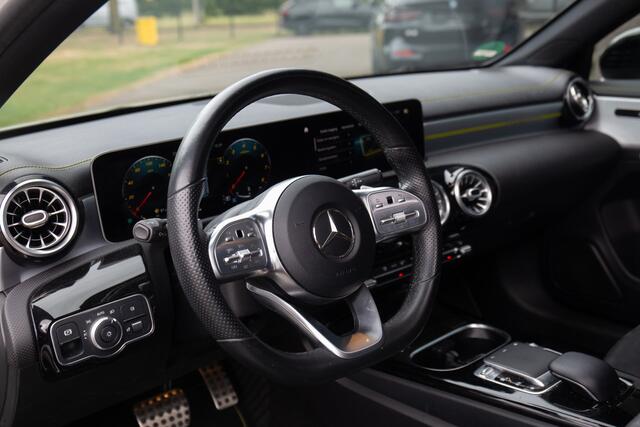 Mercedes-Benz A-KLASSE 200 Business Solution, Edition 1 AMG Upgrade , Pano dak, Adap. cruise, Sfeerverlichting,