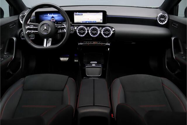 Mercedes-Benz A-KLASSE 180 AMG Line Aut7 | Facelift | Panoramadak | Verwarmd Stuurwiel | Trekhaak | Camera | Keyless Go | Widescreen | Sfeerverlichting | Stoelverwarming | High Perf. LED |