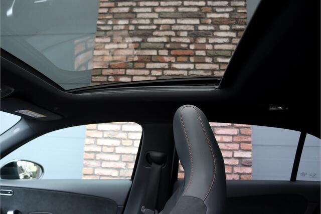 Mercedes-Benz A-KLASSE 180 AMG Line Aut7 | Facelift | Panoramadak | Verwarmd Stuurwiel | Trekhaak | Camera | Keyless Go | Widescreen | Sfeerverlichting | Stoelverwarming | High Perf. LED |