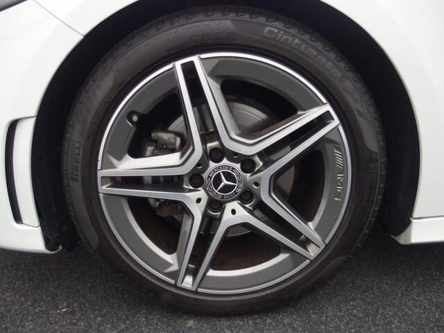 Mercedes-Benz A-KLASSE 180 Business Solution AMG WIDESCREEN / FULL LED / CARPLAY / CAMERA / STOELVERW / NAVI / CLIMA / PDC / NL-AUTO