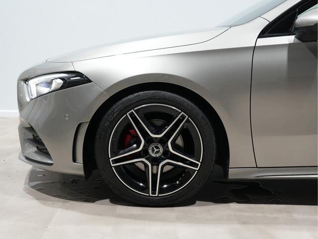 Mercedes-Benz A-KLASSE 180 Business Solution AMG Navigatie Camera Stoelverwarming Pdc Acc Carplay 238
