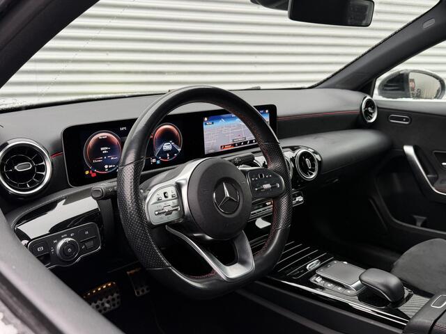 Mercedes-Benz A-KLASSE 180 Business Solution AMG | Nieuw Binnen | Widescreen | Camera | Stoelverwarming |