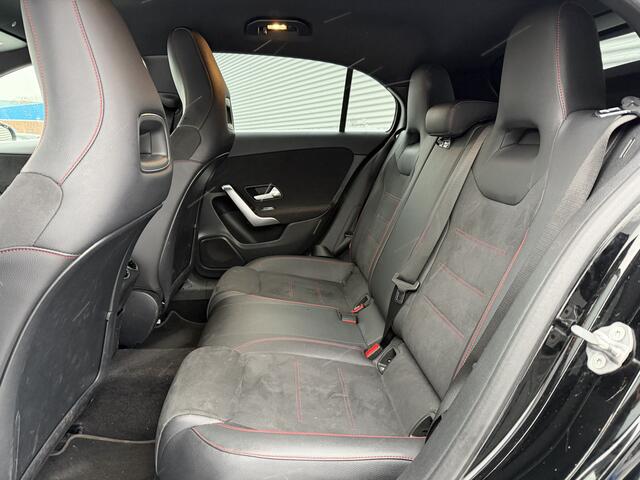 Mercedes-Benz A-KLASSE 180 Business Solution AMG | Nieuw Binnen | Widescreen | Camera | Stoelverwarming |