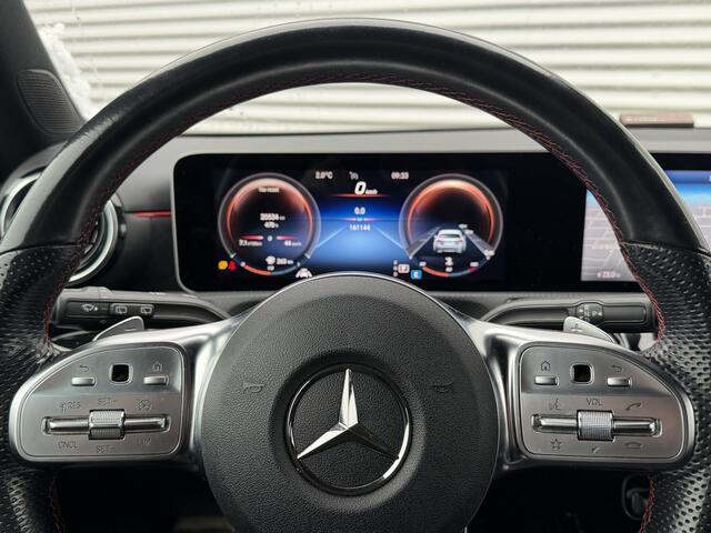 Mercedes-Benz A-KLASSE 180 Business Solution AMG | Nieuw Binnen | Widescreen | Camera | Stoelverwarming |