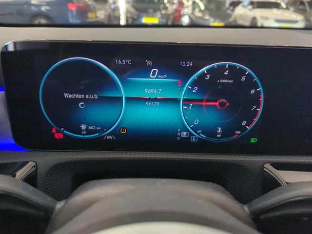 Mercedes-Benz A-KLASSE 180 AMG Panoramadak Sfeerverlichting Camera Elektr.-Stoelen Leer/Alcantara