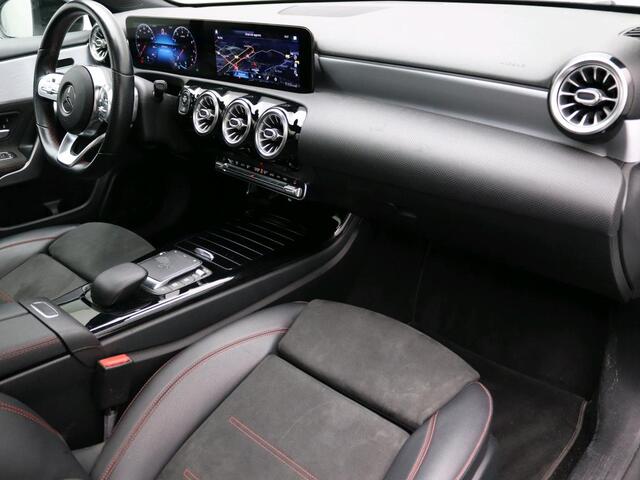 Mercedes-Benz A-KLASSE 180 Business Solution AMG AMG Line | Night Pakket | Panorama Schuif-Kanteldak | Sfeerverlichting. | Ledkoplampen. Inclusief 24 maanden MB Certified garantie voor Europa.