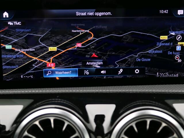 Mercedes-Benz A-KLASSE 180 Business Solution AMG AMG Line | Night Pakket | Panorama Schuif-Kanteldak | Sfeerverlichting. | Ledkoplampen. Inclusief 24 maanden MB Certified garantie voor Europa.