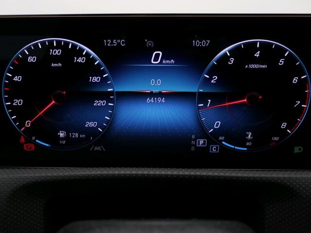 Mercedes-Benz A-KLASSE 200 Business Solution AMG AMG Line | Night Pakket | Stoelverwarming | Sfeerverlichting. | MultiBeam Ledkoplampen. Inclusief 24 maanden MB Certified garantie voor Europa.