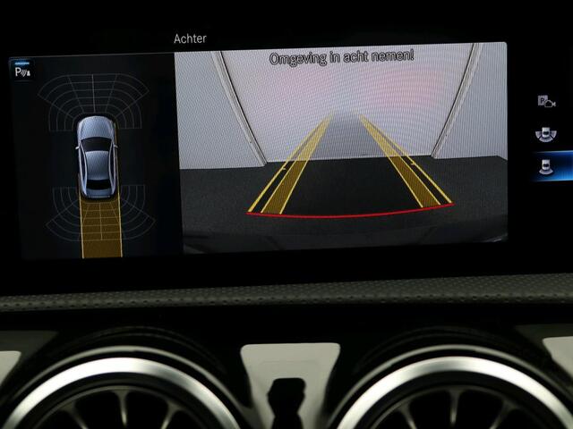 Mercedes-Benz A-KLASSE 200 Business Solution AMG AMG Line | Night Pakket | Stoelverwarming | Sfeerverlichting. | MultiBeam Ledkoplampen. Inclusief 24 maanden MB Certified garantie voor Europa.