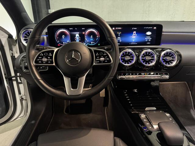 Mercedes-Benz A-KLASSE 250 e Business | SOH 96% | leder | sfeer verlichting | navi |