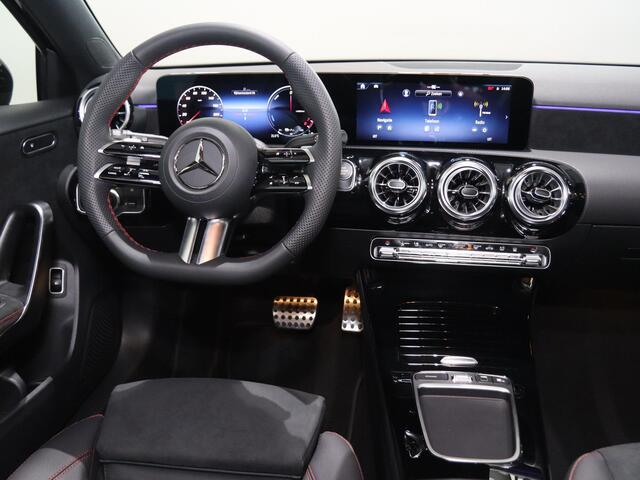 Mercedes-Benz A-KLASSE 250e Business Solution AMG | Panoramaschuifdak | Night | Achteruitrijcamera| Stoelverwarming voor | LED koplampen |
