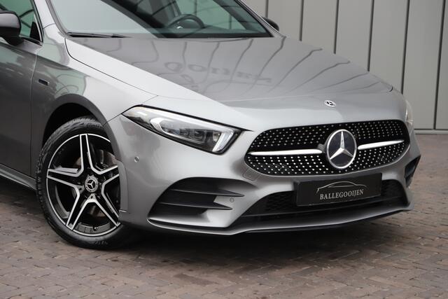 Mercedes-Benz A-KLASSE 250e Sedan AMG | 218PK | Pano | Keyless-go | Sfeerverlichting | Memory | Multibeam | Standkachel | Widescreen | NL-Auto | 2021.
