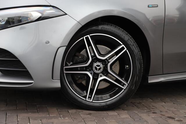 Mercedes-Benz A-KLASSE 250e Sedan AMG | 218PK | Pano | Keyless-go | Sfeerverlichting | Memory | Multibeam | Standkachel | Widescreen | NL-Auto | 2021.