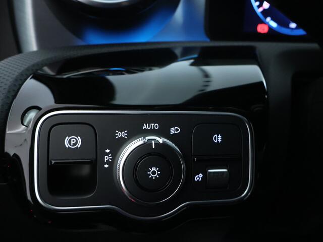 Mercedes-Benz A-KLASSE 180 Business Solution AMG | Panoramadak | Sfeerverlichting | Augmented Reality | Stoelverwarming | Parkeerpakket met Camera | Inclusief 24 maanden Mercedes-Benz Certified garantie voor Europa.
