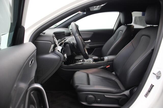 Mercedes-Benz A-KLASSE Sedan 180 Business Solution Luxury Automaat - Camera, Leer, Stoelverw. Afn. Trekhaak