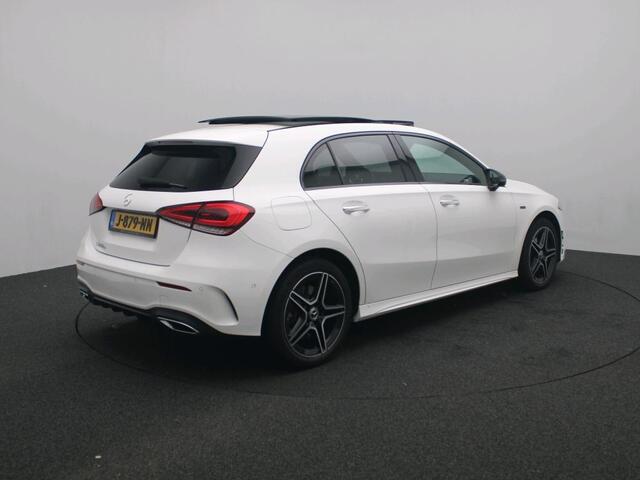 Mercedes-Benz A-KLASSE 250 e Business Solution AMG Limited AMG Line | Night Pakket | Panorama Schuif-Kanteldak | Sfeerverlichting. Inclusief 24 maanden Mercedes-Benz Certified garantie voor Europa.