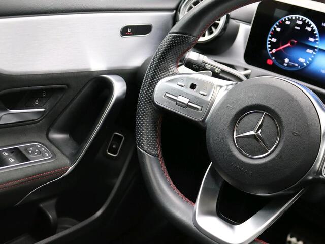 Mercedes-Benz A-KLASSE 250 e Business Solution AMG Limited AMG Line | Night Pakket | Panorama Schuif-Kanteldak | Sfeerverlichting. Inclusief 24 maanden Mercedes-Benz Certified garantie voor Europa.