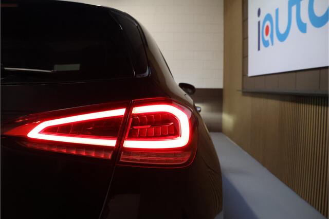 Mercedes-Benz A-KLASSE 250 e Business Solution AMG Limited Pano/LED/Keyless/Camera/Elek. stoelen/Dodehoek/18"