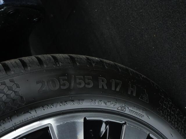 Mercedes-Benz A-KLASSE 250 e Plug-In Hybride | Parkeerpakket met Camera | Stoelverwarming | DAB | LED verlichting | Cruise Controle | Inclusief 24 maanden Mercedes-Benz Certified garantie voor Europa.