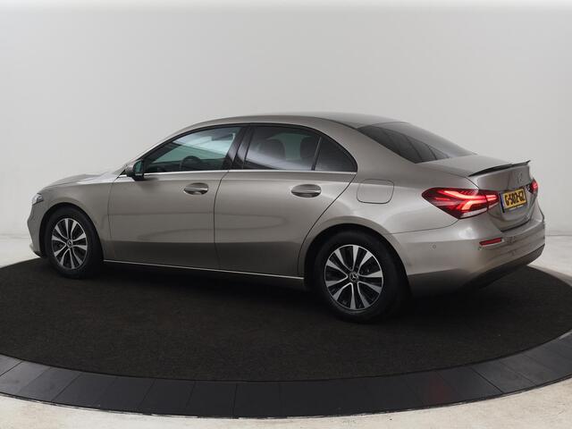 Mercedes-Benz A-KLASSE 200 Business Solution | Stoelverwarming | Carplay | Half leder | Camera | Widescreen | Full LED | DAB | Park Assist | Cruise control | Bluetooth | Climate control