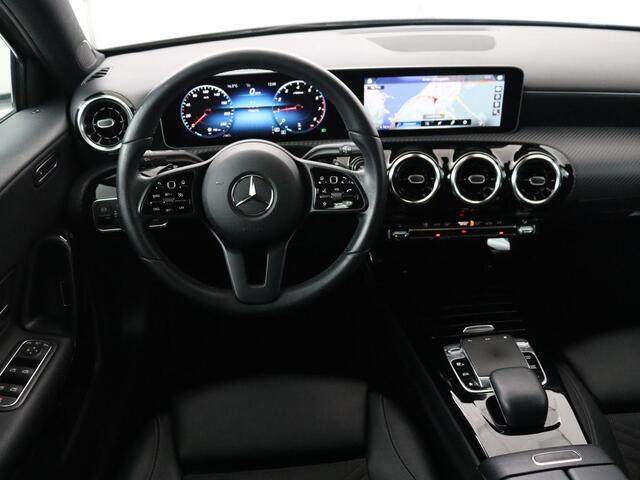 Mercedes-Benz A-KLASSE 200 Business Solution | Stoelverwarming | Carplay | Half leder | Camera | Widescreen | Full LED | DAB | Park Assist | Cruise control | Bluetooth | Climate control