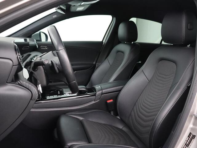 Mercedes-Benz A-KLASSE 200 Business Solution | Stoelverwarming | Carplay | Half leder | Camera | Widescreen | Full LED | DAB | Park Assist | Cruise control | Bluetooth | Climate control