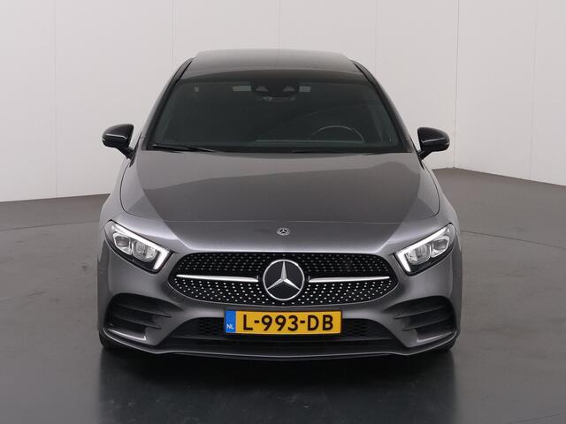 Mercedes-Benz A-KLASSE 250 Premium | AMG | Night | Panoramadak | Stoelverwarming | Achteruitrijcamera |