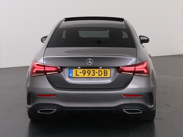 Mercedes-Benz A-KLASSE 250 Premium | AMG | Night | Panoramadak | Stoelverwarming | Achteruitrijcamera |