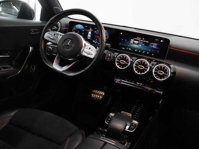 Mercedes-Benz A-KLASSE 250 Premium | AMG | Night | Panoramadak | Stoelverwarming | Achteruitrijcamera |