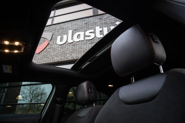 Mercedes-Benz A-KLASSE 200 Launch Edition Premium Plus , Trekhaak, Panoramadak, Achteruitrijcamera, Memory seats,