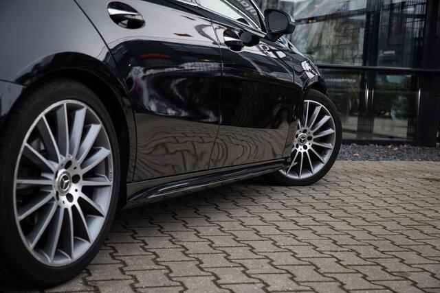 Mercedes-Benz A-KLASSE 200 Launch Edition Premium Plus , Trekhaak, Panoramadak, Achteruitrijcamera, Memory seats,