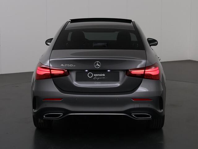 Mercedes-Benz A-KLASSE 250 e Limousine Business Solution AMG | Panoramadak | Stoelverwarming | Sfeerverlichiting | Achteruitrijcamera | Widescreen |