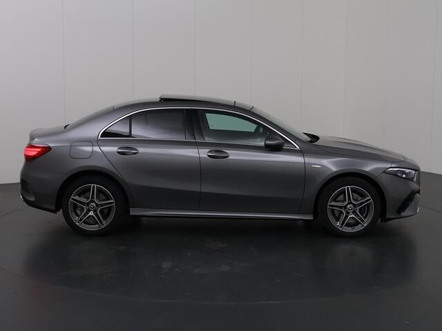 Mercedes-Benz A-KLASSE 250 e Limousine Business Solution AMG | Panoramadak | Stoelverwarming | Sfeerverlichiting | Achteruitrijcamera | Widescreen |