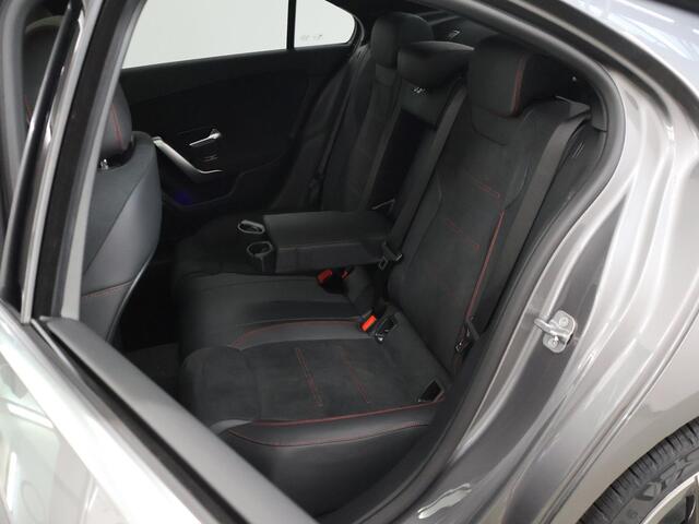 Mercedes-Benz A-KLASSE 250 e Limousine Business Solution AMG | Panoramadak | Stoelverwarming | Sfeerverlichiting | Achteruitrijcamera | Widescreen |