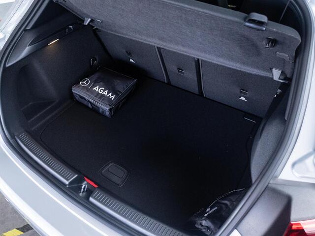 Mercedes-Benz A-KLASSE Hatchback 180 Star Edition AMG Line Premium PLUS | Panorama dak