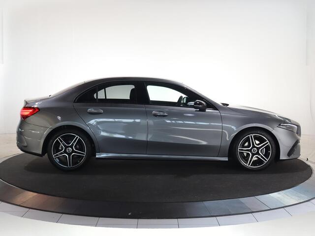 Mercedes-Benz A-KLASSE 180 Star Edition AMG Line | Night | Achteruitrijcamera | Dodehoekassistent |