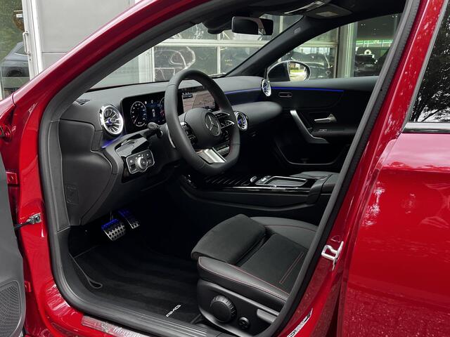 Mercedes-Benz A-KLASSE 180 Star Edition AMG | Night Pakket | Panoramadak | Apple CarPlay | Android Auto | Sfeerverlichting | Stoelverwarming | Parkeersensoren | Achteruitrijcamera | Elektrisch Inklapbare Buitenspiegels