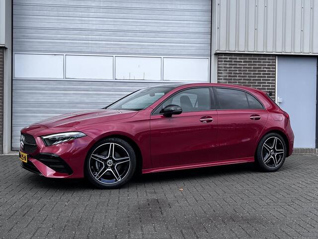 Mercedes-Benz A-KLASSE 180 Star Edition AMG | Night Pakket | Panoramadak | Apple CarPlay | Android Auto | Sfeerverlichting | Stoelverwarming | Parkeersensoren | Achteruitrijcamera | Elektrisch Inklapbare Buitenspiegels