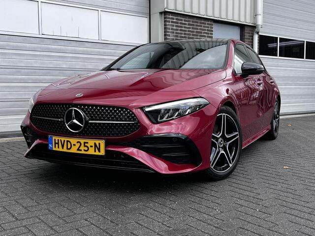 Mercedes-Benz A-KLASSE 180 Star Edition AMG | Night Pakket | Panoramadak | Apple CarPlay | Android Auto | Sfeerverlichting | Stoelverwarming | Parkeersensoren | Achteruitrijcamera | Elektrisch Inklapbare Buitenspiegels